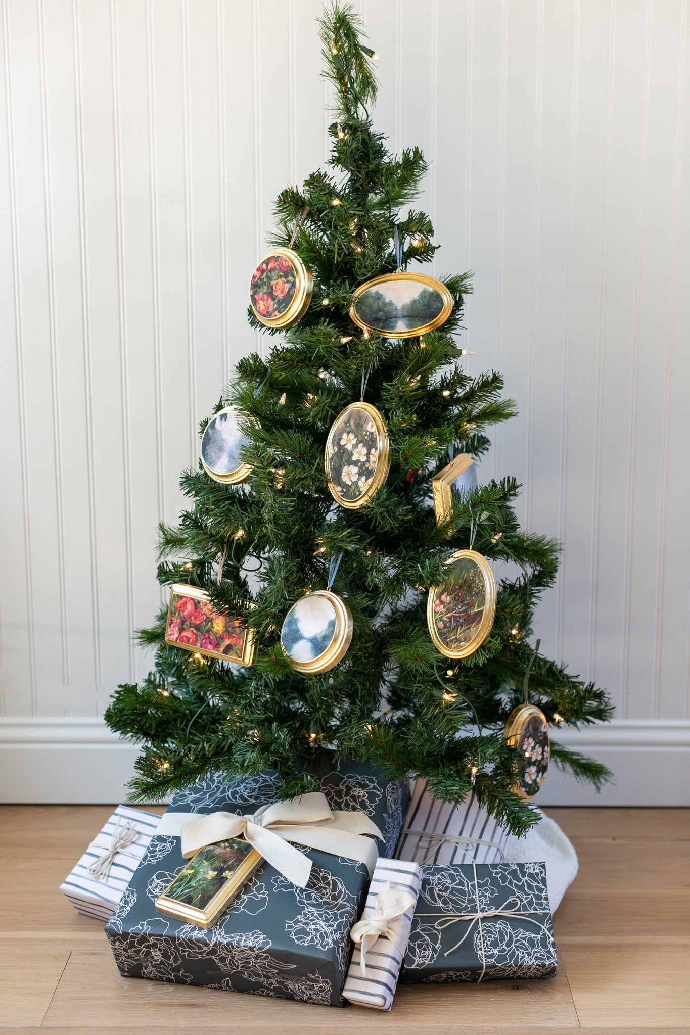 Rectangle Ornament - Daffodils (Beveled Corners)